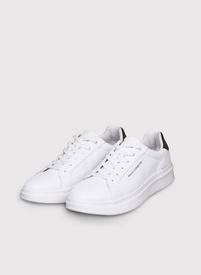 Białe sneakersy męskie z brązowym zapiętkiem