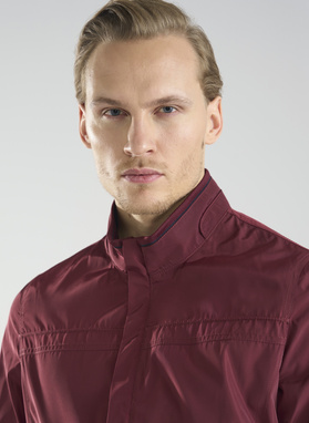 Czerwona krótka kurtka męska