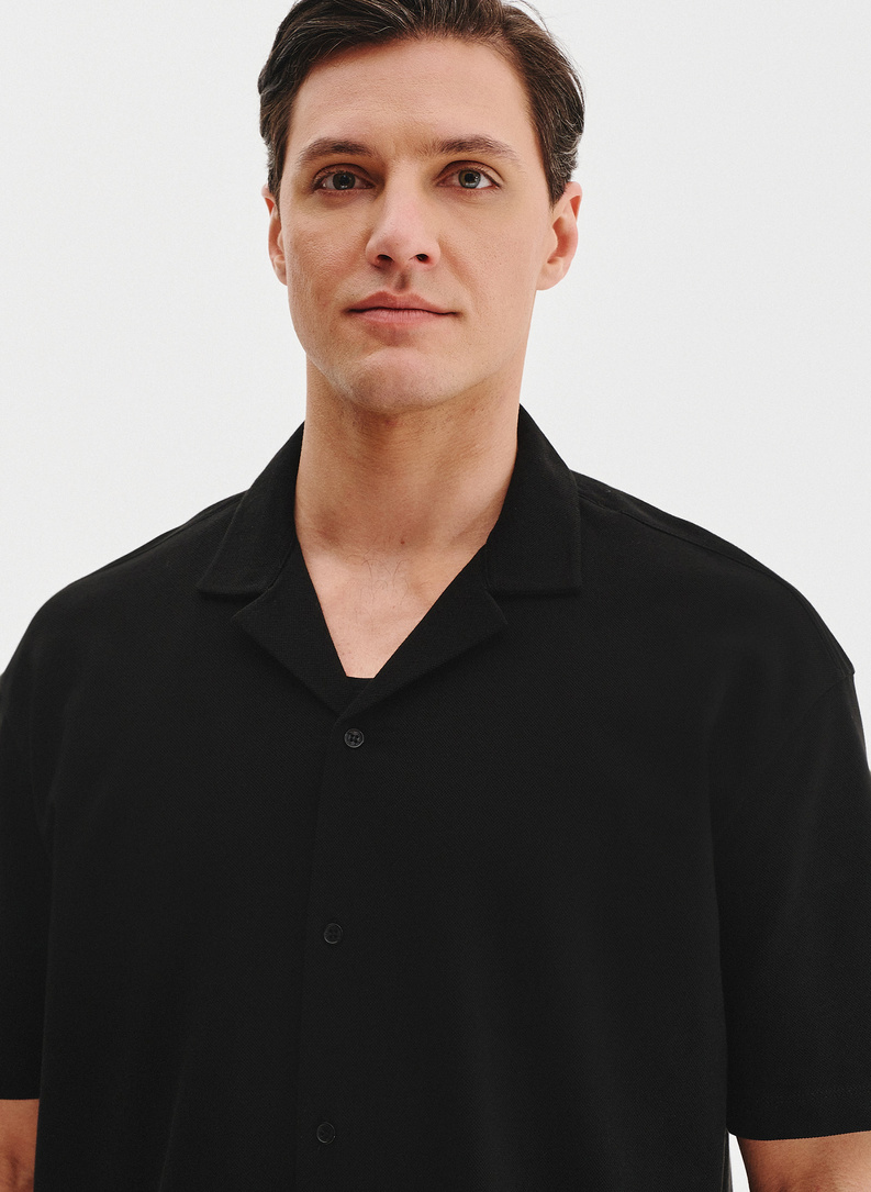 Koszula męska w kolorze czarnym z krótkim rękawem