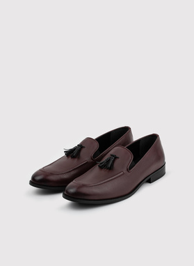 Bordowe loafersy męskie z frędzlami