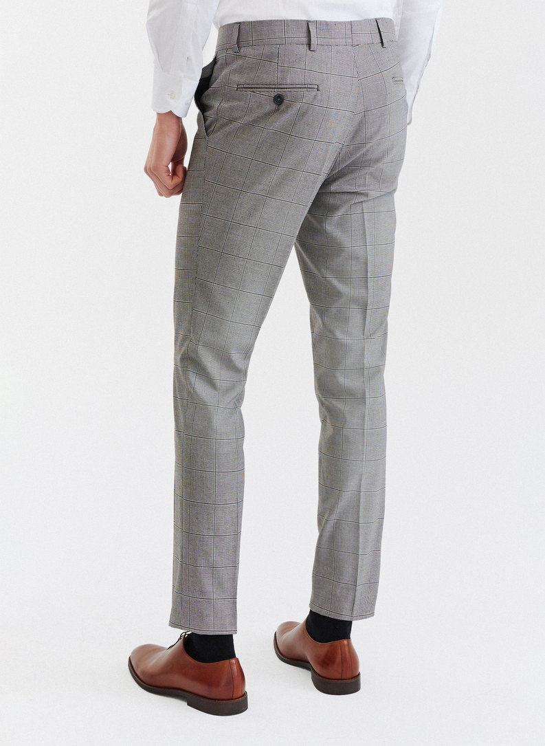 Garnitur męski w kratę w brązowych tonach