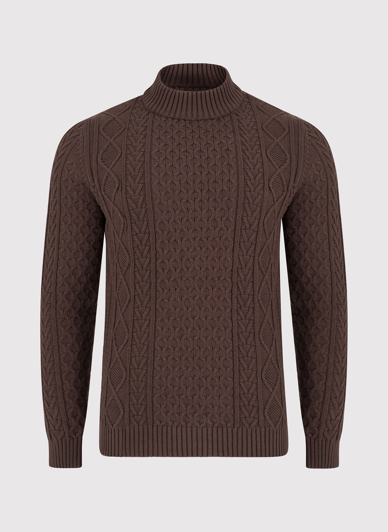 Półgolf z warkoczowym splotem w kolorze brązowym