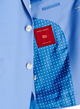 Niebieski wełniany garnitur męski