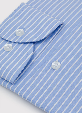 Błękitna koszula męska w paski