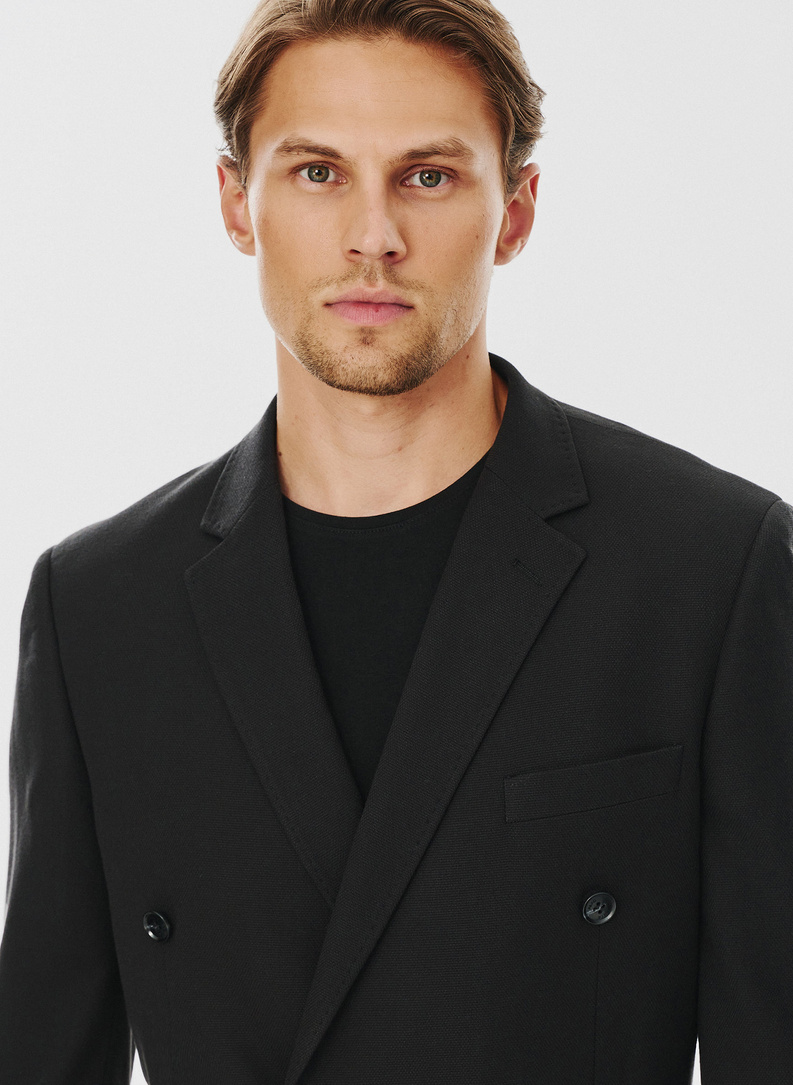 Czarna dwurzędowa marynarka męska