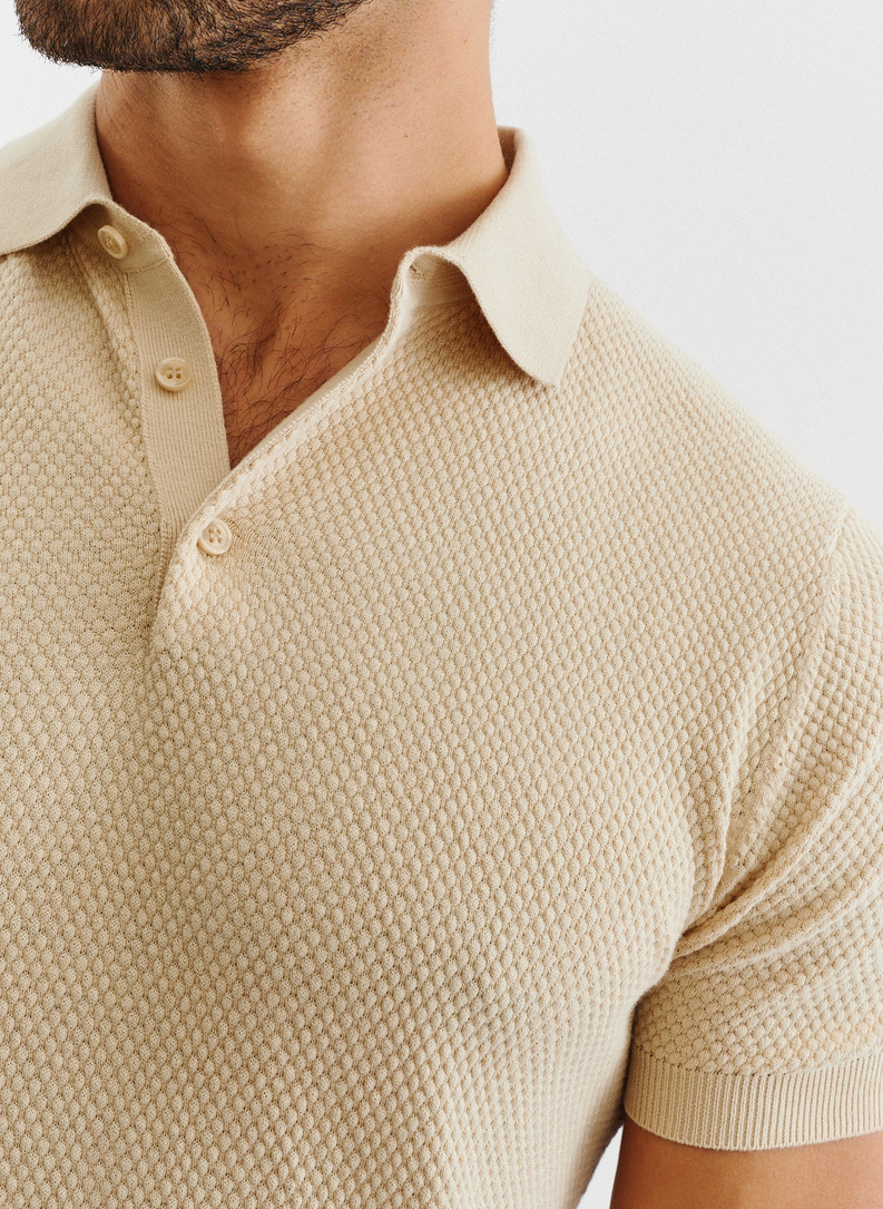 T-shirt polo o ciekawej fakturze w kolorze ecru