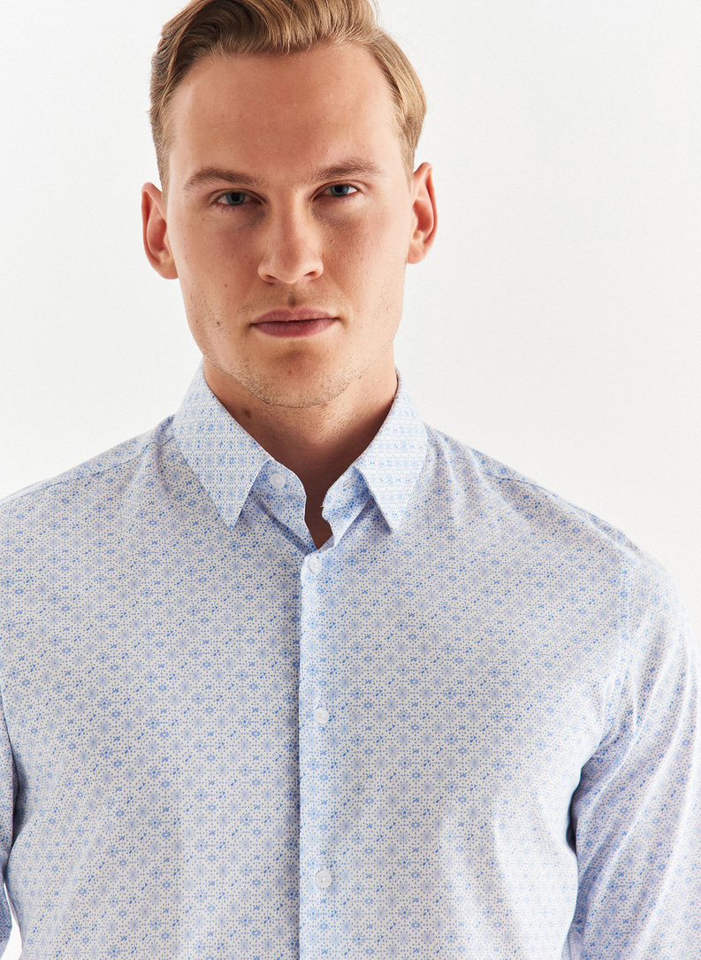 Koszula w kolorze białym w błękitny wzór 