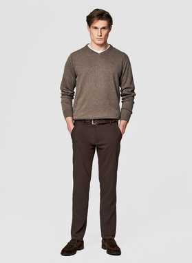 Brązowy męski sweter z dekoltem w serek