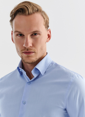 Gładka elegancka koszula męska w kolorze błękitnym