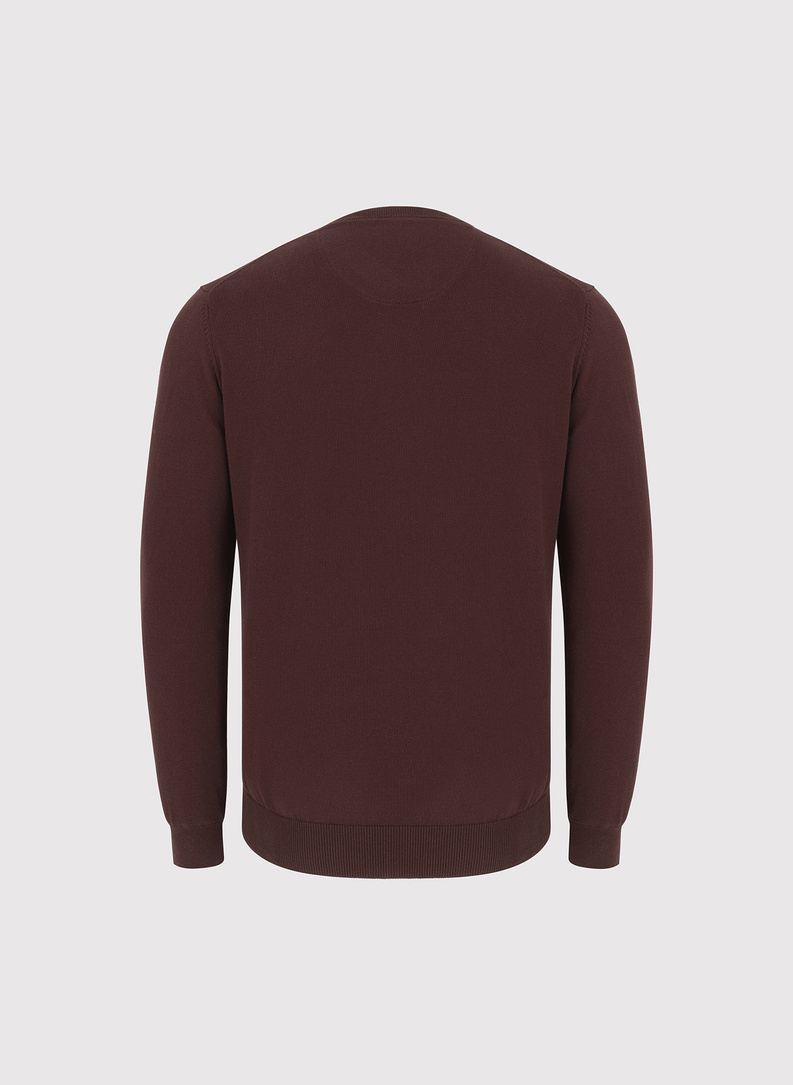 Brązowy sweter męski w serek