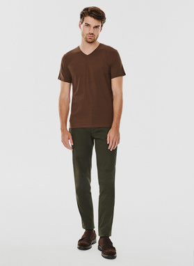 Brązowy gładki t-shirt v-neck