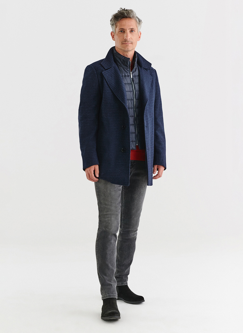 Granatowy płaszcz męski w mikrowzór