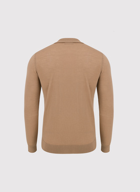 Kamelowy sweter z kołnierzykiem polo
