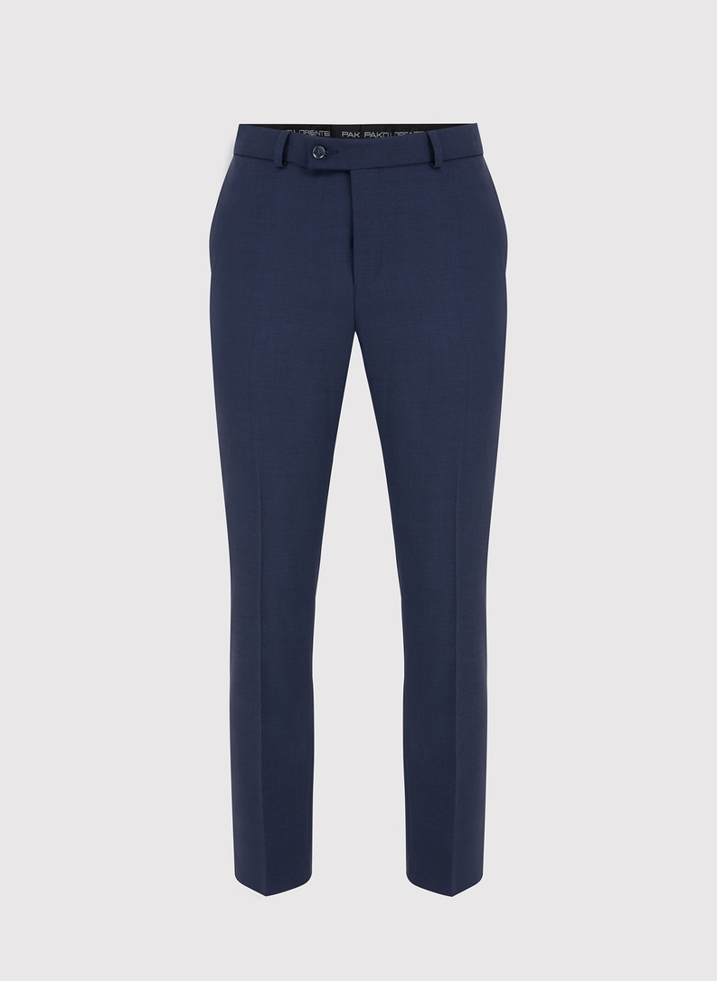 Dwuczęściowy garnitur męski w kolorze granatowym