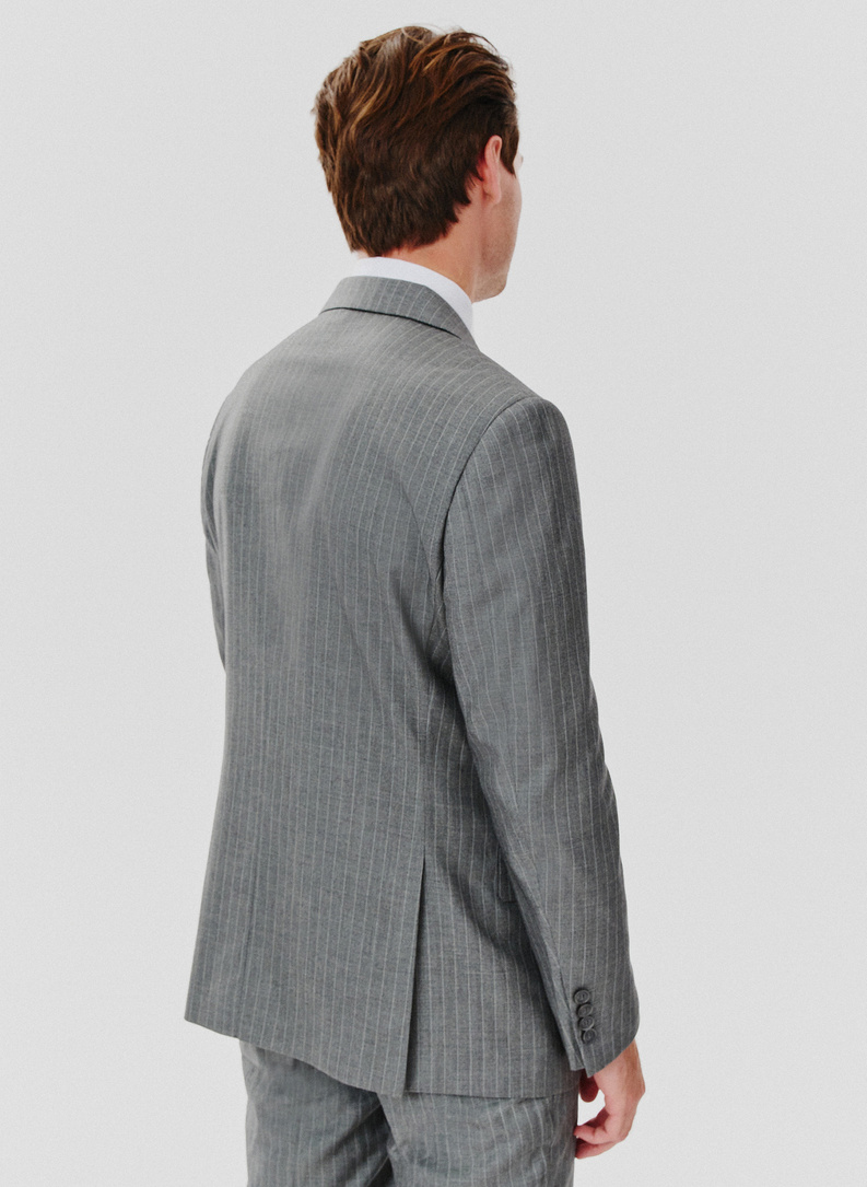 Szara marynarka garniturowa w prążek