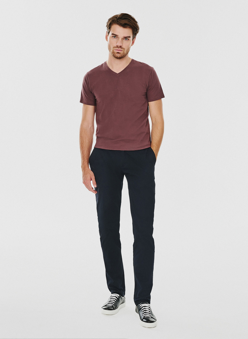 Bordowy gładki t-shirt v-neck