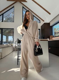 Jasnobeżowy komplet damski o splocie warkocza