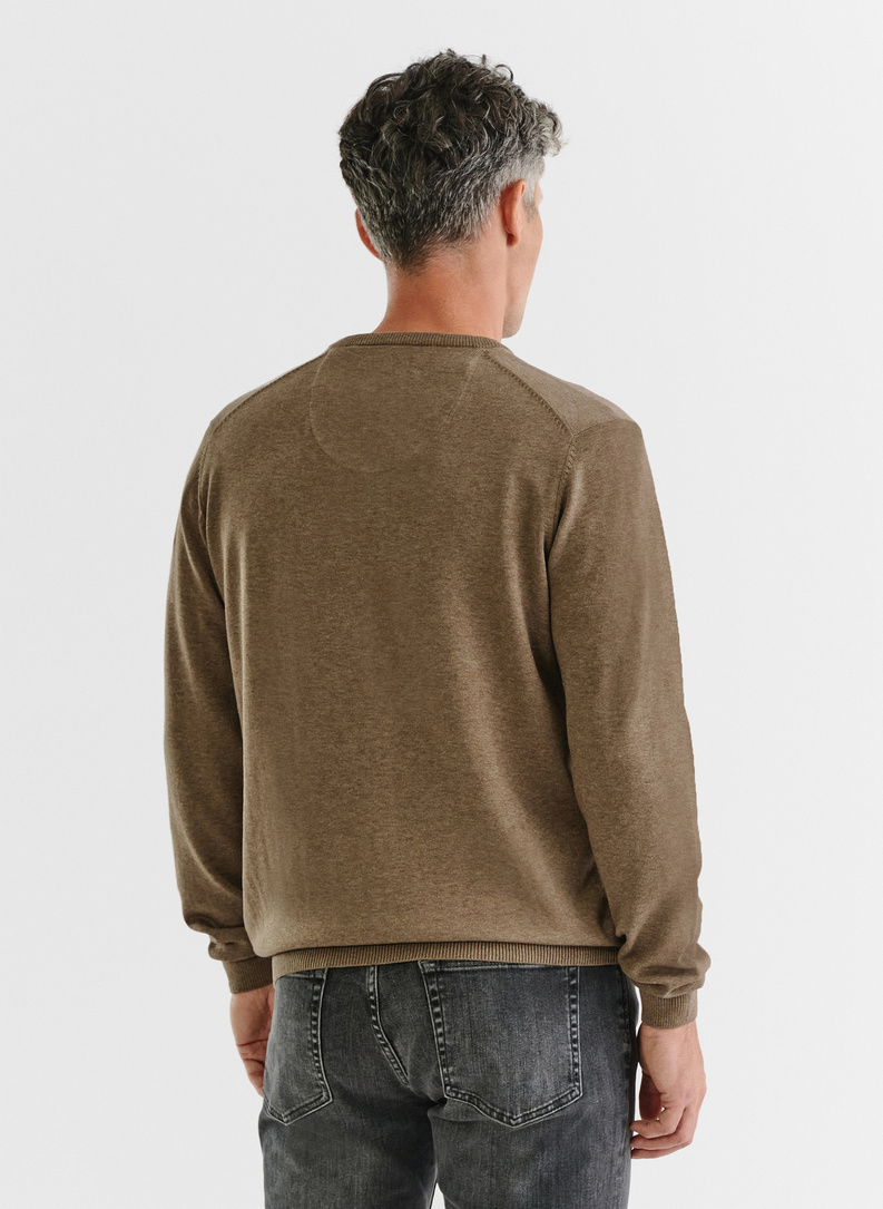 Beżowy gładki sweter męski z dekoltem w serek