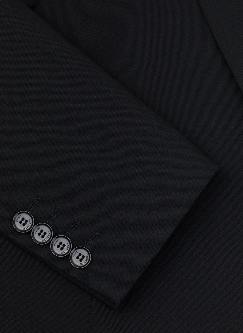 Czarny męski garnitur