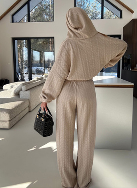 Jasnobeżowy komplet damski o splocie warkocza