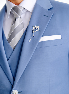 Niebieski wełniany garnitur męski