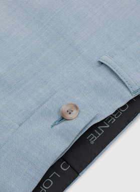 Gładki błękitny garnitur męski z wełny