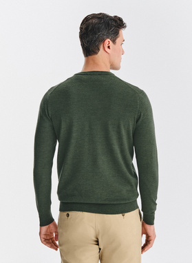 Wełniany sweter w kolorze zielonym