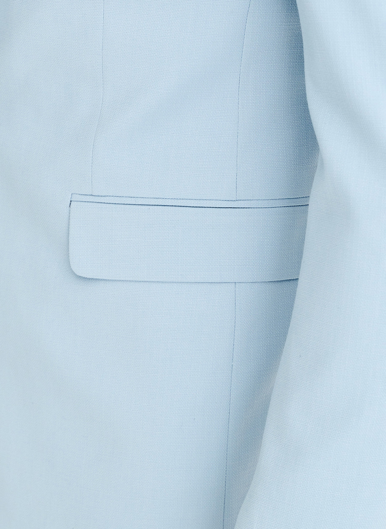 Ślubny błękitny garnitur męski