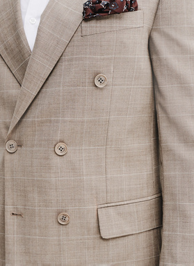 Dwurzędowy garnitur męski w kratkę