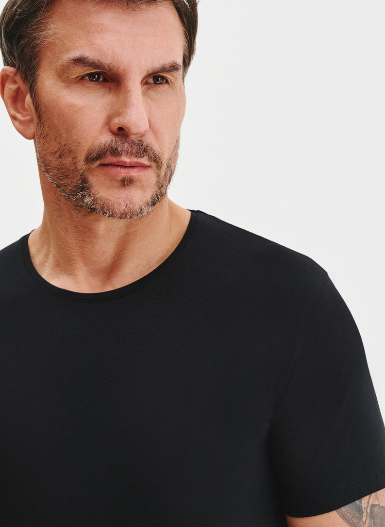 Czarny gładki t-shirt męski