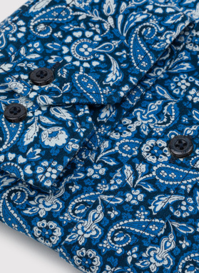 Casualowa niebieska koszula w paisley