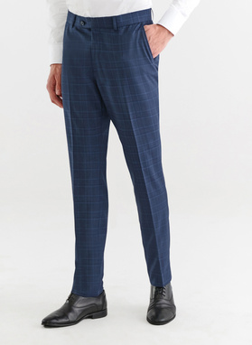 Granatowy garnitur w delikatną niebieską kratkę