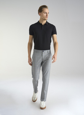 Gładki t-shirt polo w czarnym kolorze