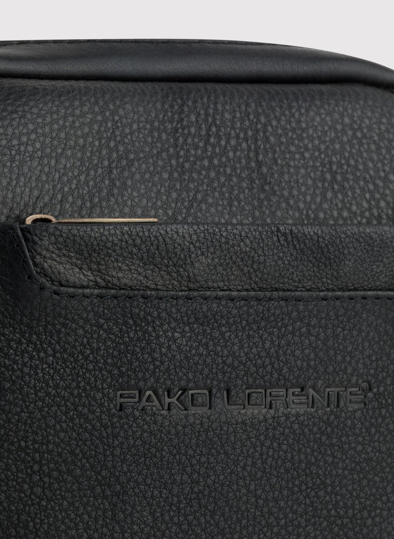 Mała skórzana torba męska z paskiem 