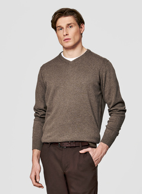 Brązowy męski sweter z dekoltem w serek 