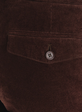 Brązowe spodnie sztruksowe