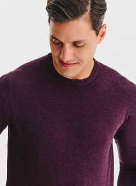 Fioletowy sweter męski