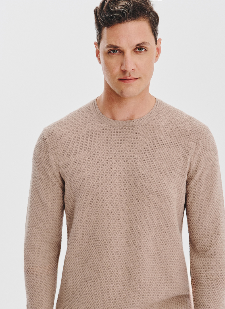 Sweter męski w kolorze beżowym