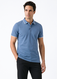 Niebieski t-shirt polo