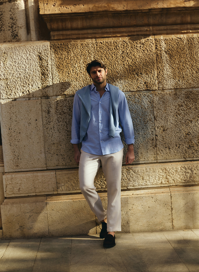 Błękitna koszula męska w paski