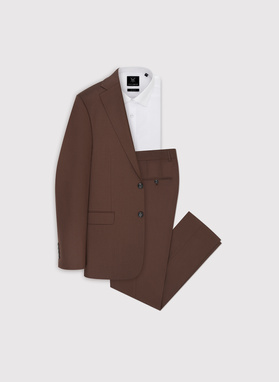 Gładki brązowy garnitur męski