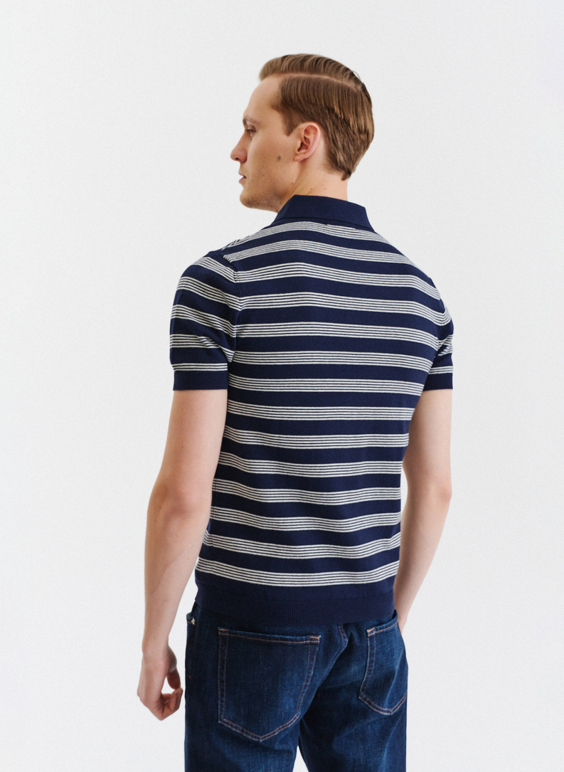 Granatowy T-shirt polo w jasne paski