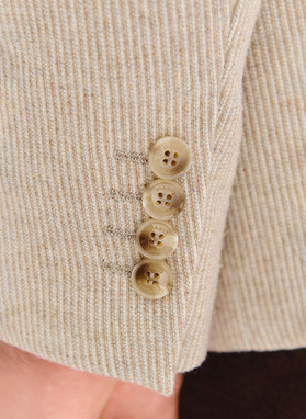 Beżowa marynarka męska z odpinaną stójką