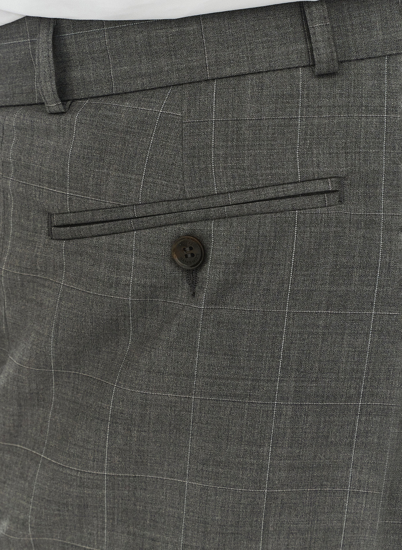 Dwuczęściowy garnitur męski w drobną kratę