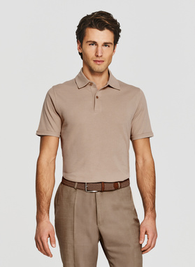 Beżowy t-shirt polo
