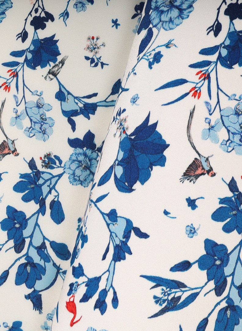 Biała poszetka w kwiatowy wzór