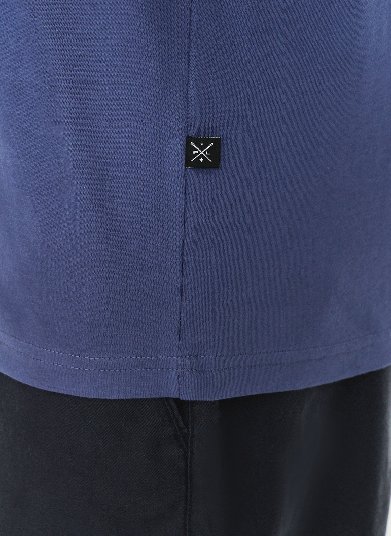 Bawełniany granatowy t-shirt z okrągłym dekoltem