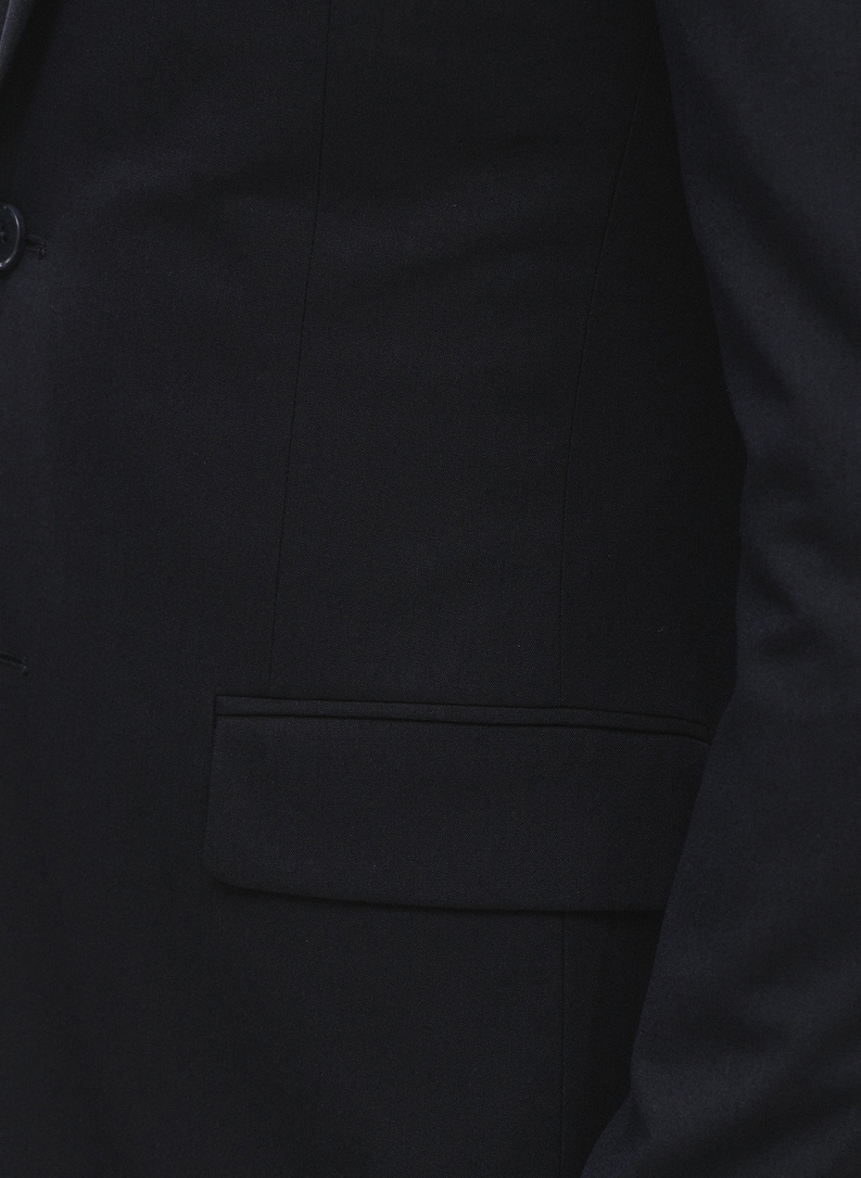 Granatowa marynarka garniturowa