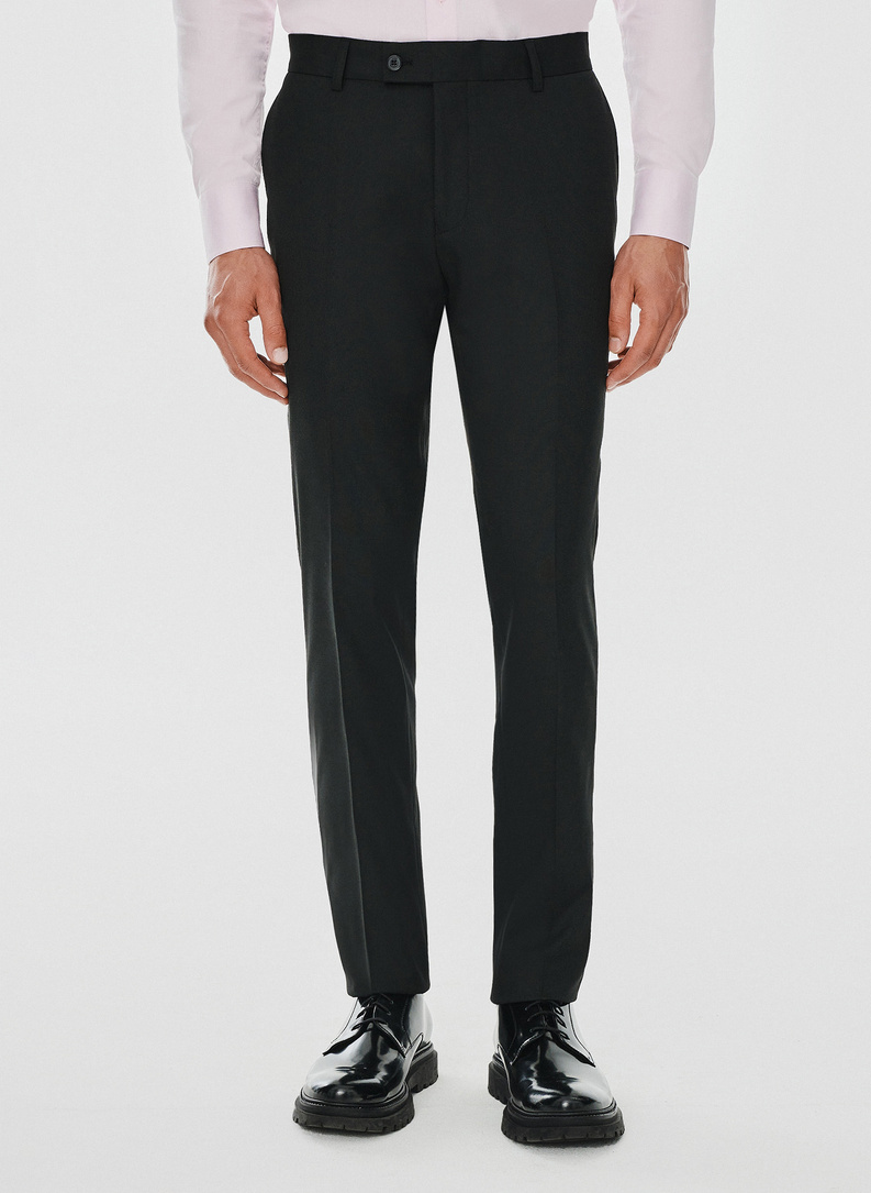 Czarny klasyczny garnitur męski