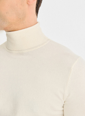 Biały gładki golf męski